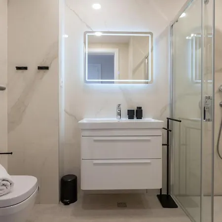 Luxury La Mar Sea&city View מאקרסקה