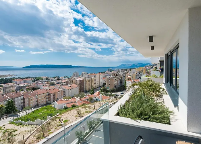 Luxury La Mar Sea&city View מאקרסקה